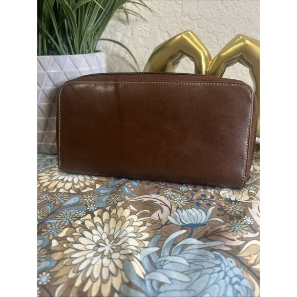 Rosetti Brown Faux Leather Zip Around Clutch Wallet - Picture 3 of 11
